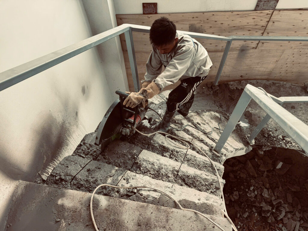 Phá Dỡ Bê Tông TPHCM: Quy Trình An Toàn Chuẩn 100%